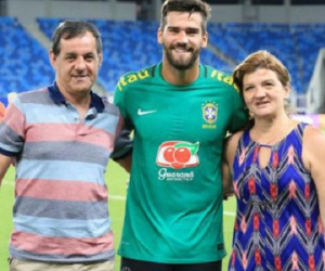 Alisson không thể về Brazil chịu tang cha