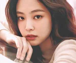 Fan phẫn nộ khi Jennie (BLACKPINK) bị Dispatch theo dõi 3 năm liền, yêu cầu YG bảo vệ nghệ sĩ