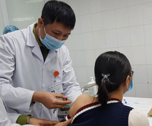 Việt Nam bắt đầu thử nghiệm giai đoạn 2 vắc xin Covid-19