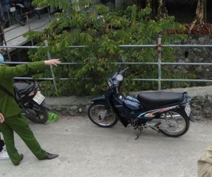 Phát hiện thi thể bé sơ sinh còn nguyên dây rốn dưới mương nước thải ở Quảng Ninh