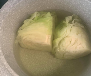 Nhờ chồng luộc bắp cải, cô vợ đã hoảng hồn khi mới ở khâu rửa rau