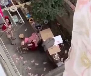 Bỏ chăn ra phơi vô tình phát hiện kho quỹ đen khủng của chồng, vợ hốt hoảng đi thu hồi tài sản còn dân tình lo cho số phận chủ quỹ