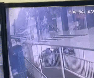Clip: Khoảnh khắc khó tin khi 'siêu nhân đời thực' băng tường rào cứu sống bé gái rơi từ tầng 12 chung cư ở Hà Nội