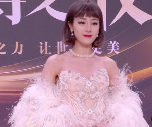 Dàn mỹ nhân đình đám Hoa ngữ bị soi nhược điểm tại Đêm hội Weibo: Địch Lệ Nhiệt Ba và Triệu Lệ Dĩnh lộ dấu hiệu lão hóa