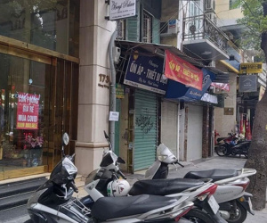 Khách sạn, cửa hàng Hà Nội lại treo biển cho thuê