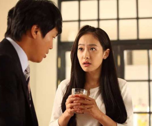 Chồng phàn nàn về chuyện cô giúp việc ăn uống không điều độ bụng ngày càng to, tôi hốt hoảng lắp camera và điếng người khi biết sự thật