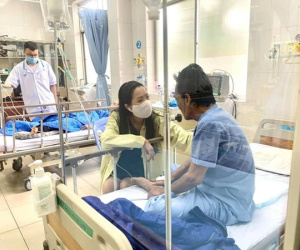 NS Trịnh Kim Chi công bố đã kêu gọi được hơn 270 triệu giúp đỡ NS Thương Tín, con gái vừa đến thăm bố ở bệnh viện