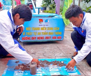 'Đinh tặc' lại gây khốn đốn cho người đi đường