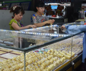 Giá vàng hôm nay 2-3: Giảm sốc sau khi biến động mạnh