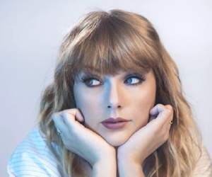 'Mẹ cặp với trai còn nhanh hơn Taylor Swift' - thoại phim mới của Netflix bị ném đá dữ dội