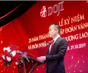Thiếu gia đi xe máy của gia đình vàng bạc đá quý lớn nhất Việt Nam