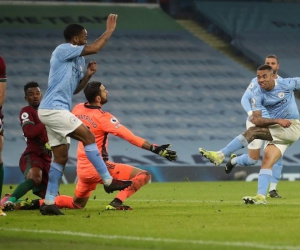 Man City dẫn Man Utd 15 điểm
