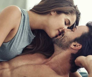 Quan hệ tình dục buổi sáng hay buổi tối tốt hơn?