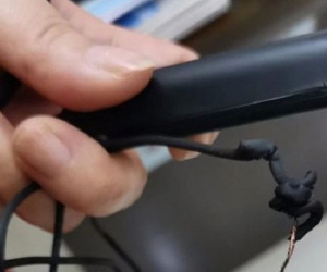 Cắm nhầm adapter cho máy bay, tai nghe Sony phát nổ