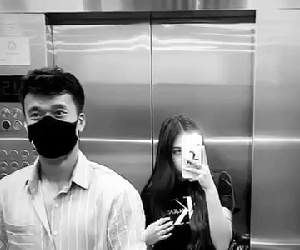 Tiến Dũng 'bung lụa' cùng bạn gái mẫu Tây trong thang máy, dân tình soi ra 'đúng là trai tài gái sắc'