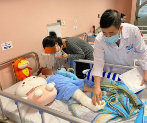 Bé gái 3 tuổi rơi từ tầng 12 chung cư sắp ra viện