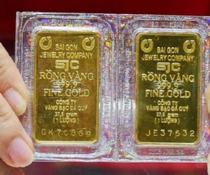 Giá vàng trong nước tiếp tục giảm sâu