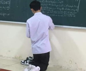 Nam sinh cởi giày lên bảng làm bài, dân mạng cười rộ nhưng 'bóc giá' thì phải hết hồn