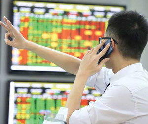 Nghẽn dòng chảy 200 tỷ USD, ít tiền nghỉ chơi đứng sang một bên