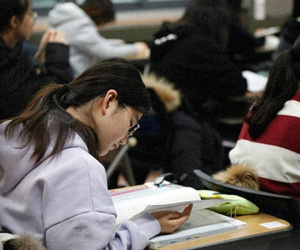 Tiếng Hàn và tiếng Đức trở thành môn học 'bắt buộc': Thế giới phẳng không có nghĩa là tất cả phải học tiếng Anh!