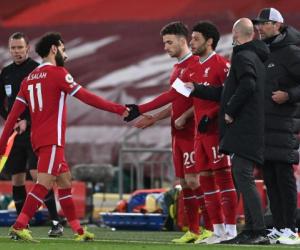 Salah không hài lòng khi bị thay sớm, Klopp lên tiếng giải thích