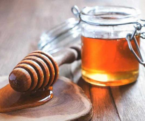 Đang dùng mật ong nếu thấy có dấu hiệu này thì dừng ngay lập tức để tránh dị ứng, ngộ độc và nguy hiểm tính mạng, nhất là với trẻ nhỏ