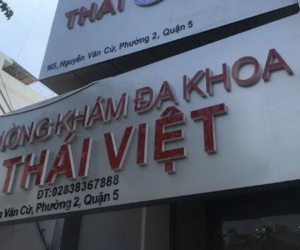 Bác sĩ Trung Quốc bỏ chạy khỏi phòng khám khi bị kiểm tra, bỏ lại bệnh nhân đang chuẩn bị cắt bao quy đầu
