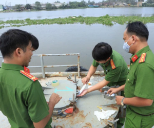 Vụ đội trưởng đội chống buôn lậu Hải quan và 39 người khác bị bắt liên quan đến xăng giả: CA thu giữ số tiền 'khủng' tại các kho hàng