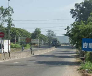 Bắt quả tang 3 đôi nam nữ đang 'mây mưa' trong quán cà phê