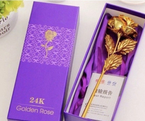Xuất hiện hoa hồng 'mạ vàng' giá chỉ 10.000 đồng/bông