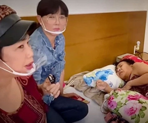 NS Hoàng Lan bệnh tình ngày một nặng: Lưng bị lở, hoại tử sâu thấy cả xương sống, rơi nước mắt khi đồng nghiệp đến thăm