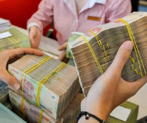 Lãi suất huy động bất ngờ tăng mạnh tại một số ngân hàng