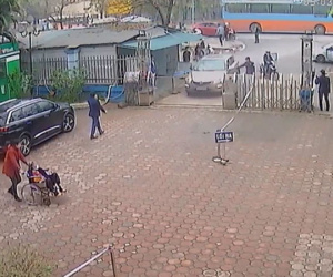 Hà Nội: Người đàn ông vào bệnh viện nhưng không chịu khai báo y tế, lái xe tông vào Giám đốc bệnh viện