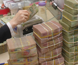 Thống đốc yêu cầu tiếp tục miễn giảm phí, lãi vay… hỗ trợ doanh nghiệp