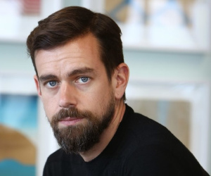 Thông điệp đầu tiên của CEO Twitter được bán đấu giá 2,5 triệu USD