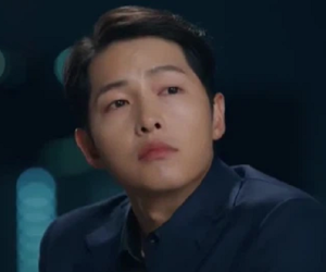 Vincenzo: Song Joong Ki đánh nhau 'ngầu lòi' khi bị côn đồ kiếm chuyện, đi hầu tòa mà cứ như dự sự kiện thảm đỏ