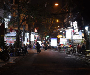 Ẩm thực phố cổ Hoàn Kiếm, cuối tuần thưa vắng khách vì lo dịch bệnh