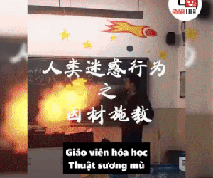 'Bá đạo' như thầy cô: Vẽ vòng tròn bằng tay, họa cả bản đồ thế giới bằng phấn