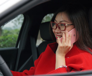 Những màn đãng trí khó đỡ của chị em khi lái ô tô