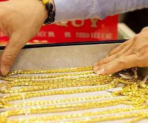 Giá vàng trang sức hôm nay 8/3 nhích tăng, vàng SJC lặng sóng