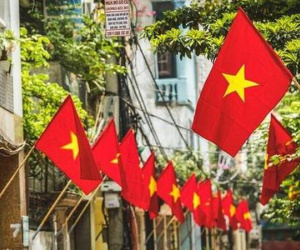 Trường hợp nào người lao động làm việc ngày 30/4 và 1/5 được hưởng tối thiểu 490% lương?