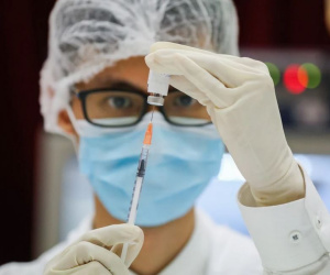 18 người ở Hong Kong nhập viện sau khi tiêm vaccine Sinovac