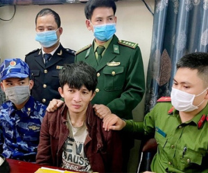 Vận chuyển 30.000 viên hồng phiến lấy tiền công
