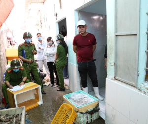 Bắt quả tang nhiều đối tượng bơm chích tạp chất vào tôm