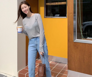 4 kiểu quần jeans dân sành điệu sẽ diện liên tục trong năm 2021, chị em sắm thiếu thì chỉ có thiệt