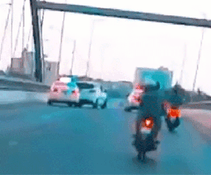 Video: CSGT truy đuổi 'ô tô điên' như phim hành động