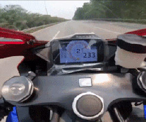 Đã xác minh được tài xế cố tình che biển số phóng gần 300km/h trên Đại lộ Thăng Long
