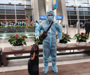 Công dân Việt Nam đầu tiên có 'hộ chiếu vắc xin' về nước, vẫn phải cách ly theo quy định