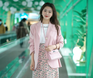 Street style Châu Á: Họa tiết hoa phủ sóng nhưng sao có người mặc lên như váy ngủ thế này!