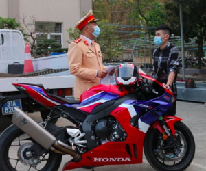 Trần tình của nam thanh niên điều khiển xe phân khối lớn tốc độ 299km/h ở Đại lộ Thăng Long